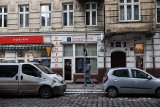 Trwa drugi dzień obławy po napadzie rabunkowym w centrum Poznania. Szef kantoru dementuje informację