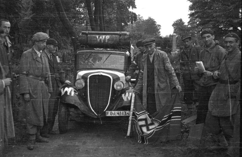 Śladami Powstania '44. Cmentarze na Woli zamieniły się w powstańcze kryjówki