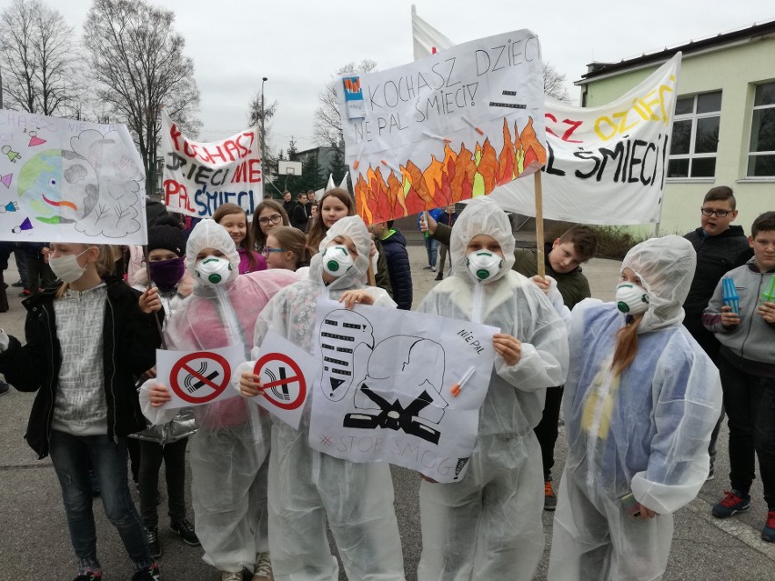 Dzieciaki wyszły na ulice Strzelna. Chcą czystego powietrza [zdjęcia]