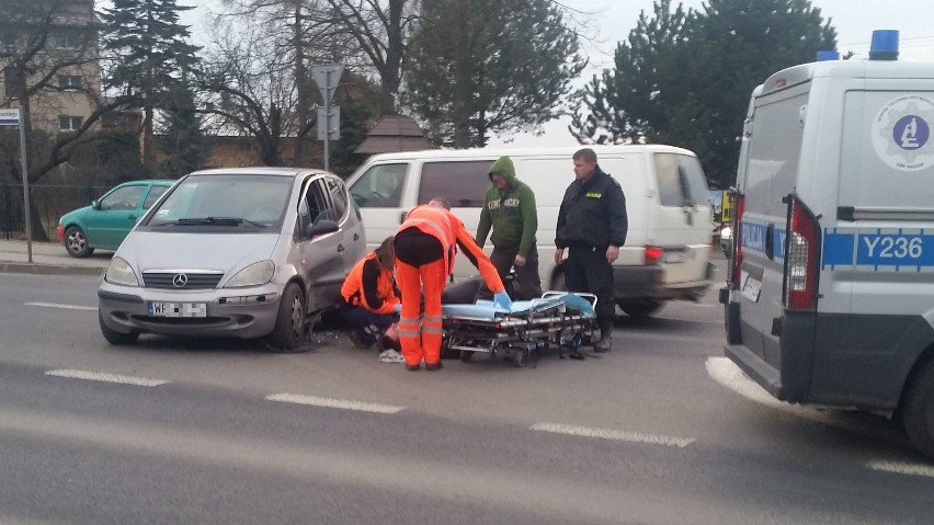 Wypadek z udziałem motocyklisty na rogu ulic Słowackiego i...