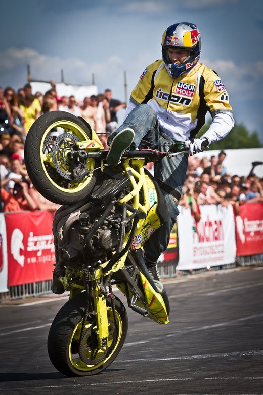 Akrobaci na motocyklach. Plus Stunt Grand Prix 2013 w Bydgoszczy