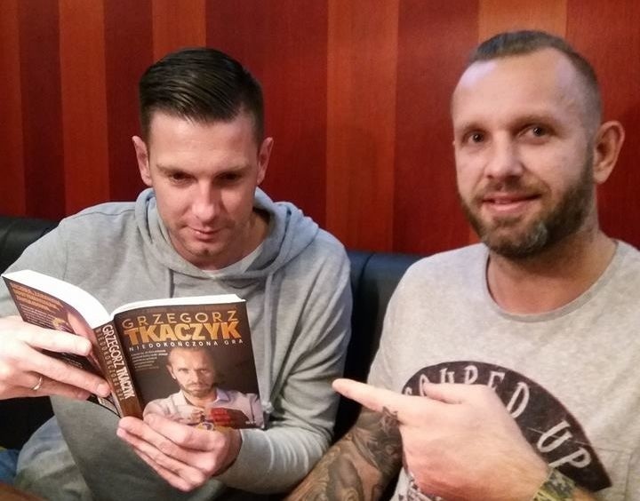 Lewandowska i Kadziewicz reklamują książkę Grzegorza Tkaczyka