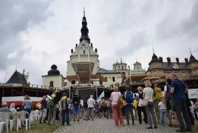 W sierpniu na Jasną Górę ma przybyć ponad 80 tysięcy osób w aż 172 grupach pielgrzymkowych