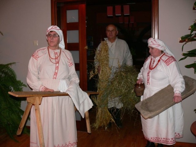 Jedną z prestiżowych nagród podczas zakończonego w niedzielę festiwalu w Bukowinie Tatrzańskiej otrzymała najpiękniej śpiewająca Zofia Wydro(po lewej), współzałożycielka Zespołu Obrzędowego Lasowiaczki z Baranowa Sandomierskiego.