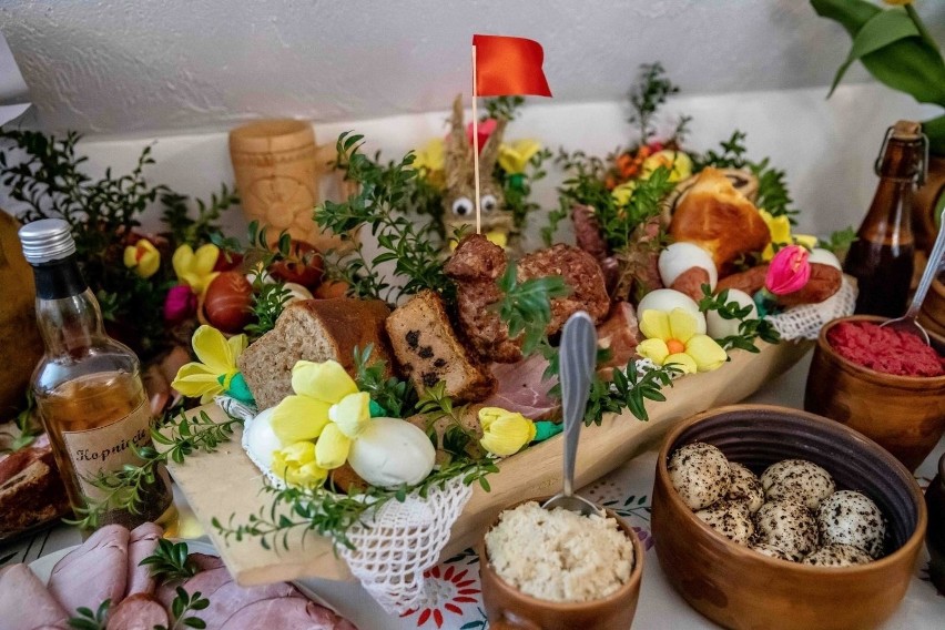 Lista potraw na Wielkanoc. Oto, co powinno znaleźć się na stole w święta [15.04.22]