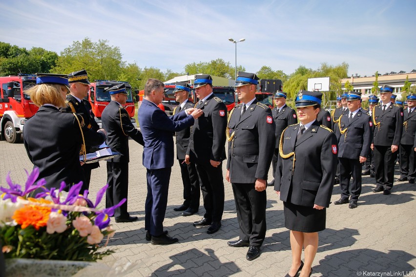 Dzień Strażaka w Lublinie. Wręczono odznaczenia, awanse oraz przekazano nowe samochody pożarnicze