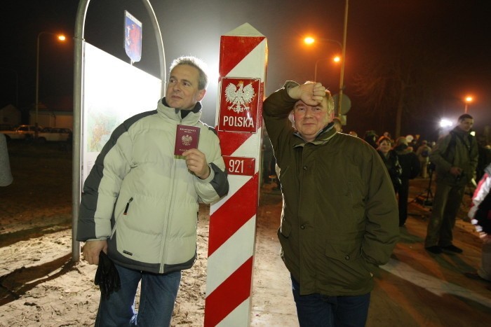 Polska wchodzi do strefy Schengen - uroczystości na granicy...