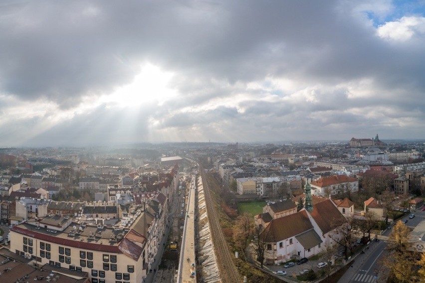 Megainwestycja w centrum Krakowa rośnie jak na drożdżach [ZDJĘCIA]