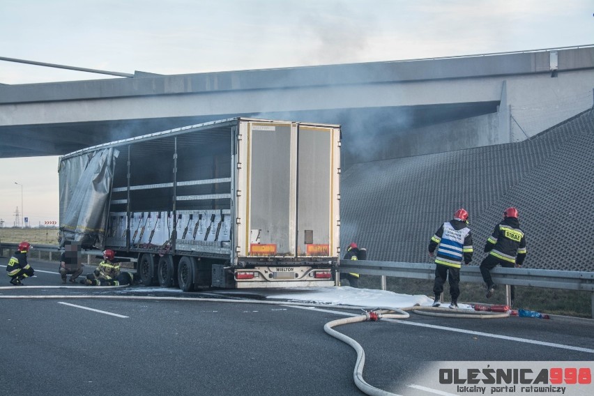 Pożar ciężarówki na S8. Potężny korek pod Oleśnicą (ZDJĘCIA)