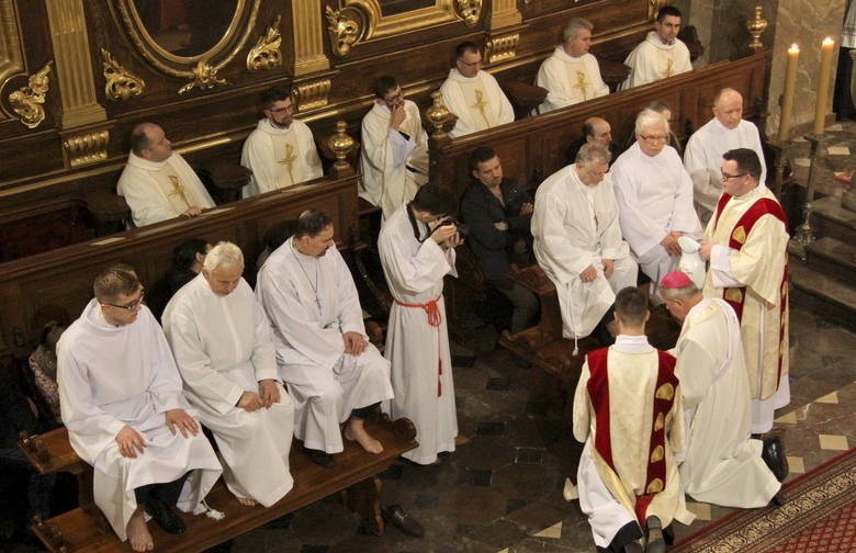 Wielkanoc 2020. Duże zmiany w celebracji świąt z powodu koronawirusa. Takie są propozycje Watykanu dotyczące Triduum Paschalnego