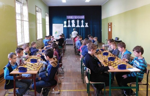 W Kluczborku rywalizowała duża grupa najmłodszych szachistów.