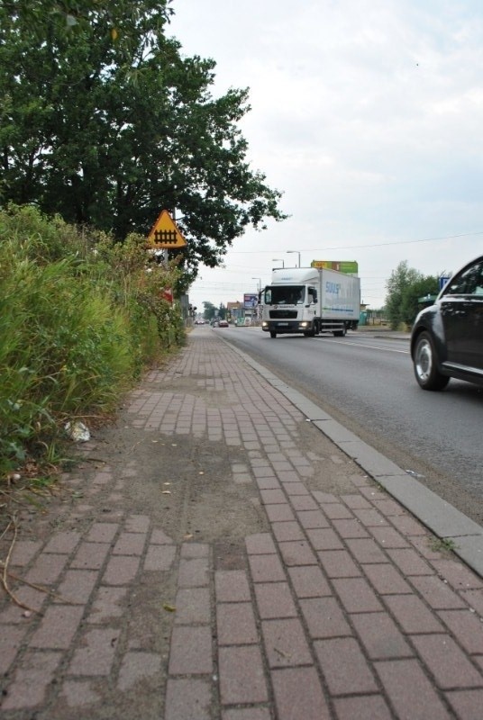 Nowe centrum przesiadkowe i stację kolejową dzieli kilkaset...