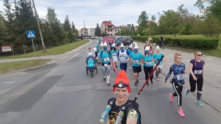 Zabiegane Smerfy ze Starachowic były najbarwniejszą grupą w znanym biegu Piątka Dla Bartka w Kielcach