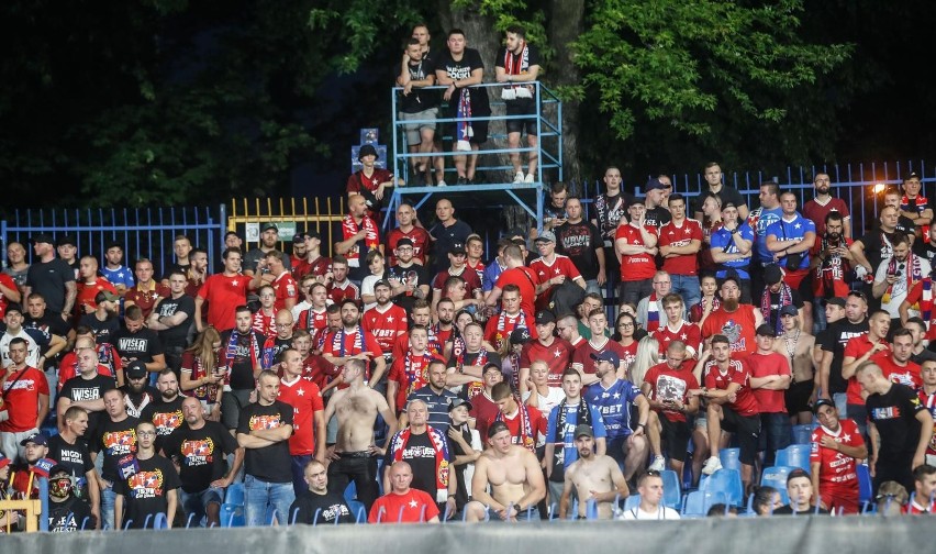 Kibice na meczu Resovia - Wisła Kraków.