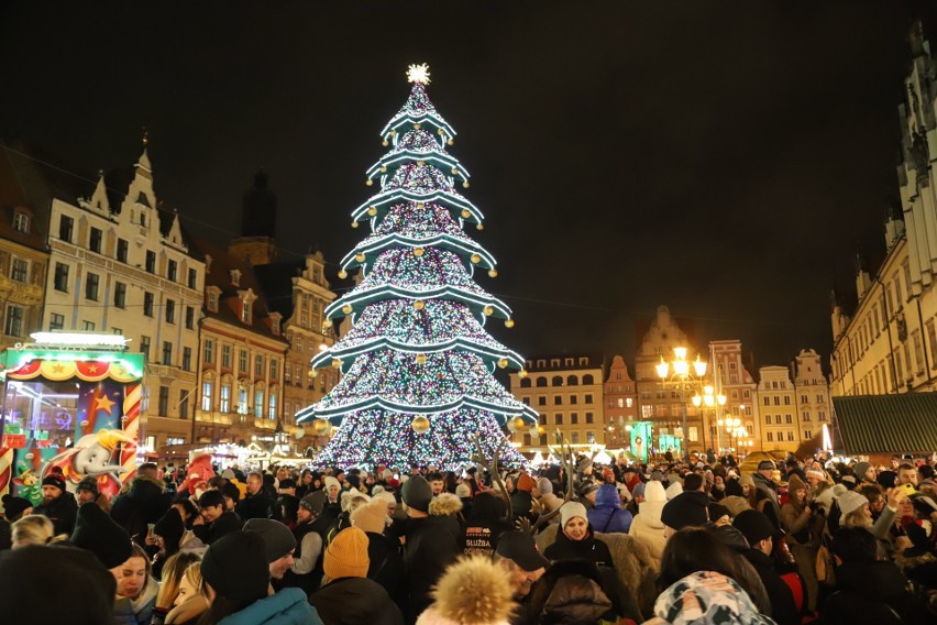 6 grudnia 2022 - rozświetlenie choinki na wrocławskim Rynku....
