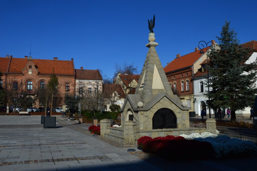 Pomnik Niepodległości na Rynku w Myślenicach