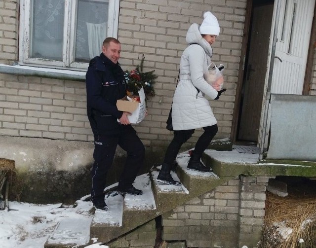 Policjant z Moniek zorganizował pomoc starszej samotnej kobiecie. W akcję włączył się także MOPS.