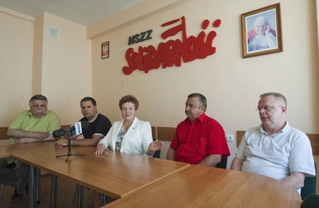 Członkowie zarządu koszalińskiej Solidarności (od lewej): sekretarz Sławomir Majchrzak, Wiesław Królikowski (Poczta Polska), Danuta Czernielewska, skarbnik Adam Ratyński (PKP), Cezary Jankowski (oświata).