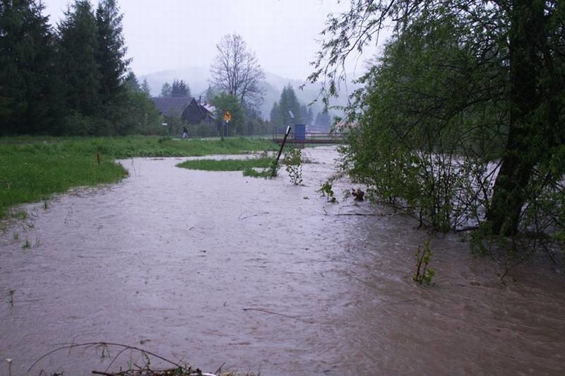 Podtopienia po intensywnych opadach deszczu w Bieszczadach [ZDJĘCIA]