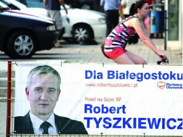 Dzisiaj banery posła Roberta Tyszkiewicza mają zniknąć