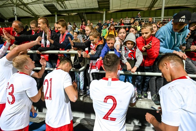 Kibice na stadionie miejskim w Gdyni na meczu eliminacji mistrzostw Europy U19 Polska - Estonia (24.09.2022)