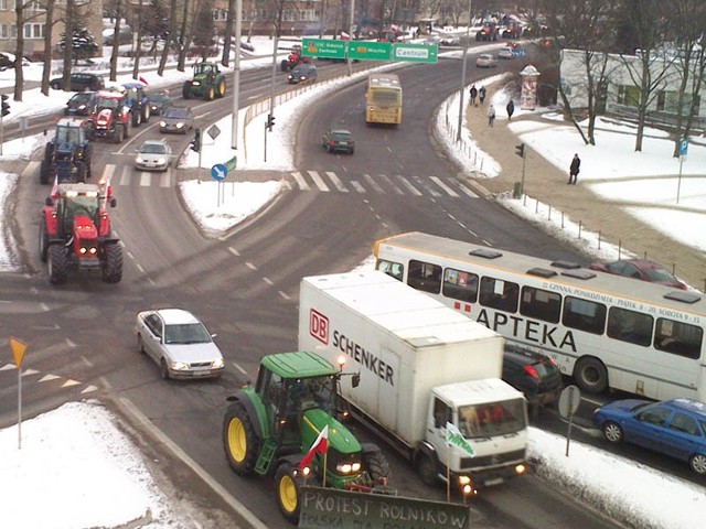 Protest rolników na krajowej "6" i w Koszalinie