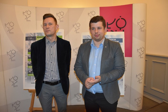 Od lewej Grzegorz Justyński, dyrektor Biura ds. Partycypacji Społecznej UMŁ i Damian Raczkowski, przewodniczący komisji ds. Budżetu Obywatelskiego Rady Miejskiej przedstawili propozycję zmian w budżecie obywatelskim.