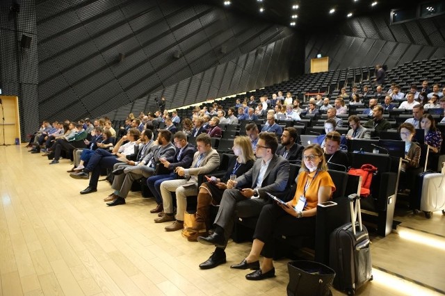 W piątek 18 października 2019 r. ramach Europejskiego Kongresu Małych i Średnich Przedsiębiorstw w Katowicach odbyła się pierwsza konferencja Organizacji Pracodawców Usług IT (SoDA Conference #1). Wydarzenie było poświęcone problemom i wyzwaniom polskich firm programistycznych.