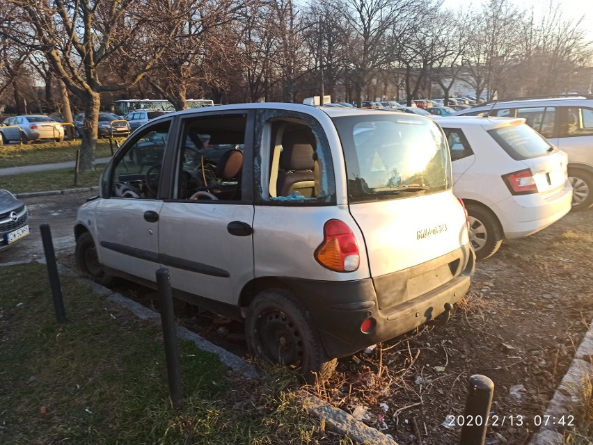 Jeden z wraków usuniętych od początku tego roku przez straż...