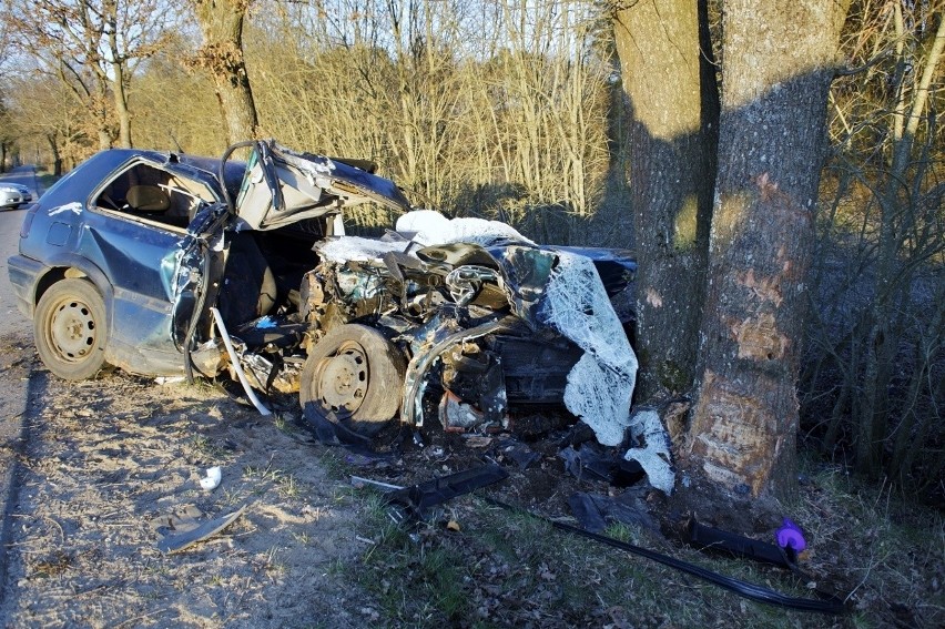 Śmiertelny wypadek na drodze z Kczewa do Słonowic w gm. Kobylnica (zdjęcia)