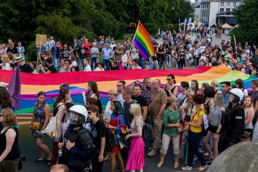 Marsz Równości w Białymstoku i kontrmanifestacja kibiców i...