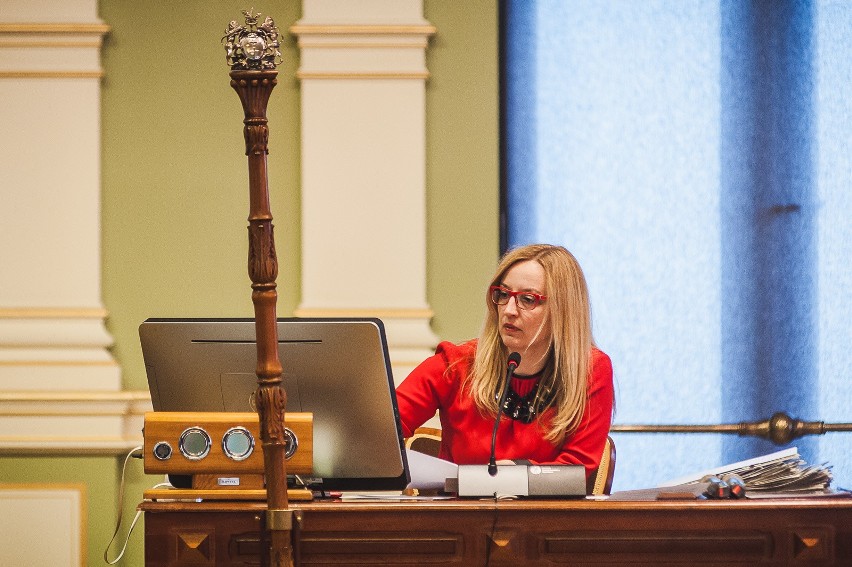 Na razie nie będzie zmian w zasadach przyznawania honorowego obywatelstwa. Radni odesłali uchwałę do komisji, bo zdaniem PiS to bubel prawny