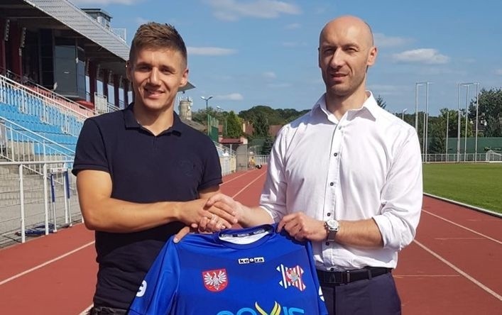 Nowym zawodnikiem Wisły został 25-letni pomocnik Dariusz...