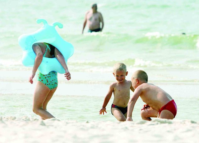 Na plaży w Czołpinie wypoczywa codziennie nawet trzy tysiące wczasowiczów. Jeśli ktoś zacznie tonąć może liczyć tylko na siebie, bo na plaży nie ma żadnego ratownika.