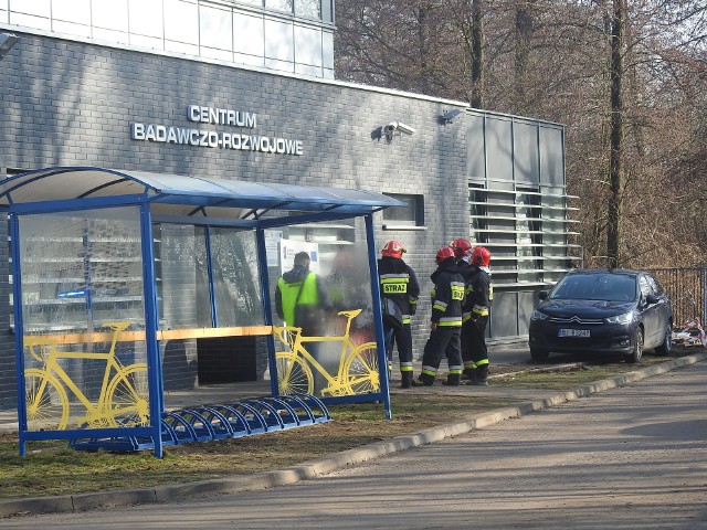 Do zatrucia doszło podczas wylewania posadzki epoksydowej. Poszkodowani narzekali na odruchy wymiotne i zawroty głowy.