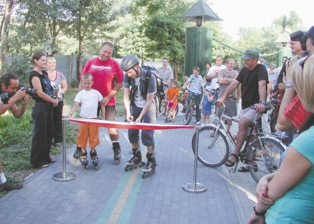 Od sierpnia 2009 roku aktywni ełczanie korzystają ze ścieżki rowerowej, która jest częścią promenady nad Jeziorem Ełckim. To ulubione miejsce spacerów mieszkańców.