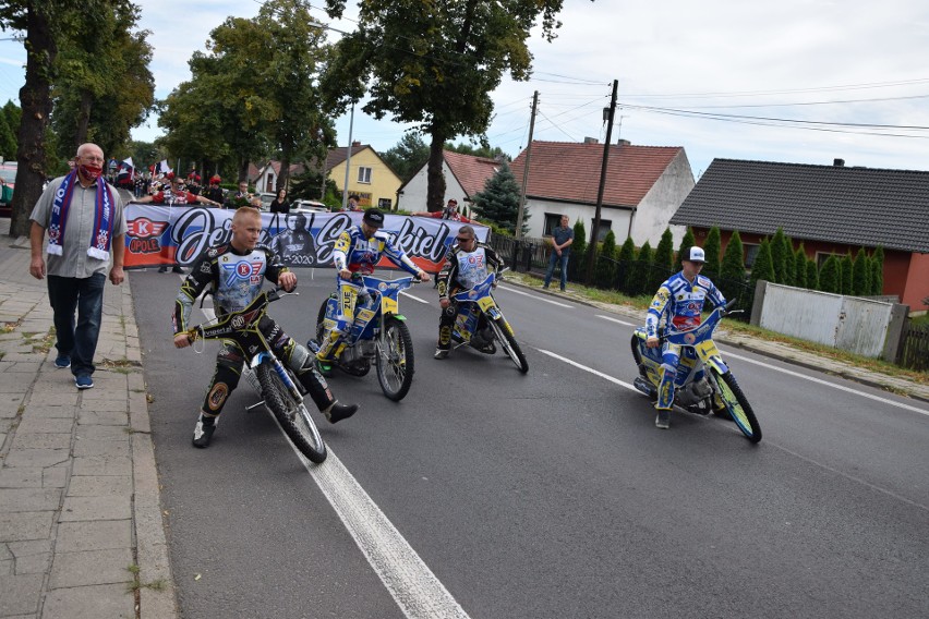 Liczba uczestników pogrzebu Jerzego Szczakiela pokazała, dla...