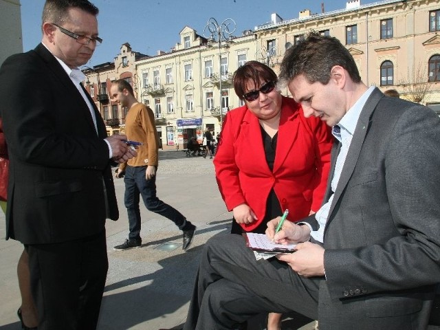 Jako jeden z pierwszych swój podpis pod listą złożył Adam Jarubas, Marszałek Województwa Świętokrzyskiego.