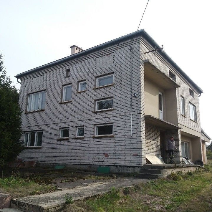 Dom w Chechle przy ul. Kluczewskiej: pow. 220 m kw., pow....