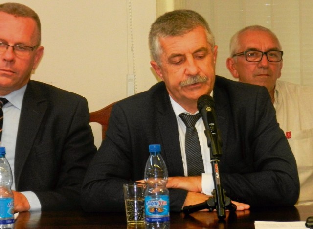 Krzysztof Lipiński, burmistrz Łęczycy, miał zarzucić prezesowi PEC manipulację radnymi i zagrozić utratą stanowiska