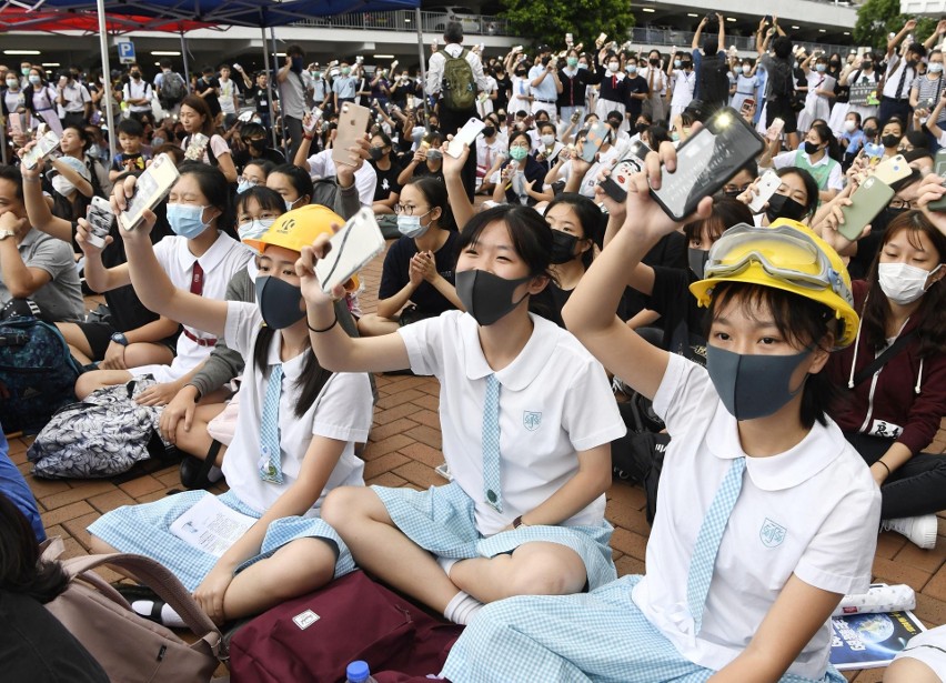 Hongkong: Partia Komunistyczna ustępuje. Carrie Lam ogłosiła...