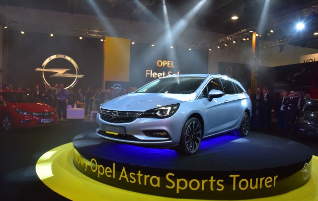 Krótko po pojawieniu się wersji 5‑drzwiowej w salonach dealerskich rozpoczyna się też przyjmowanie zamówień na nową Astrę Sports Tourer. Samochód ten będzie dostępny u polskich dealerów już wiosną 2016 roku / Fot. Opel