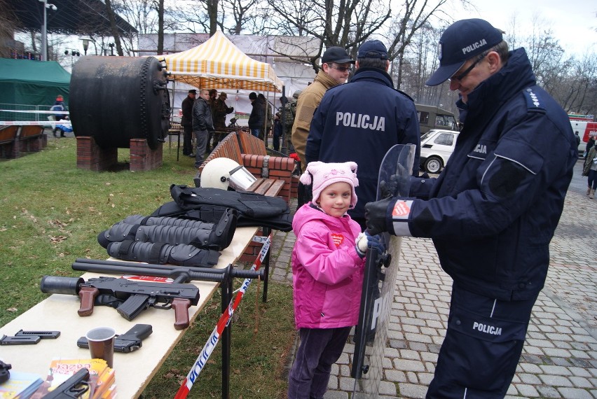 WOŚP 2015 w Rybniku: Zabytkowe auta i żołnierze na Kampusie