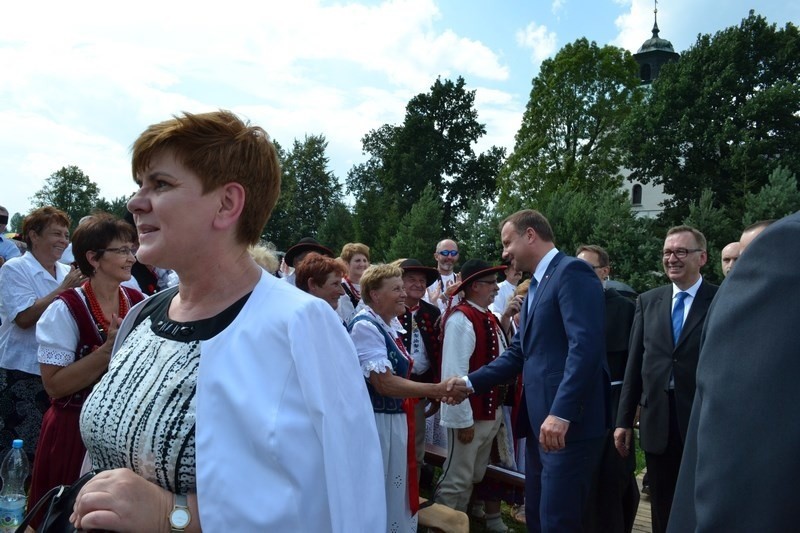 Andrzej Duda i Beata Szydło wzięli udział w mszy w...