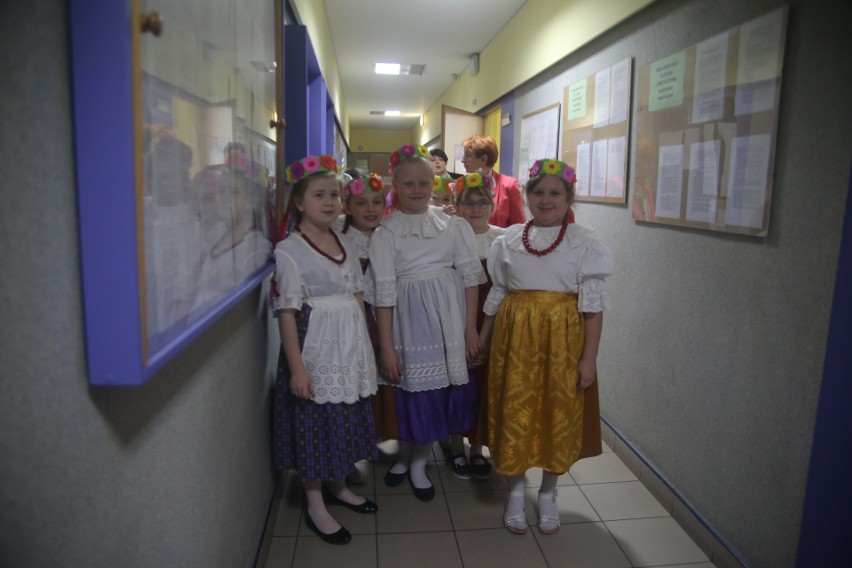 Wizyta minister edukacji Anny Zalewskiej wzbudziła w...