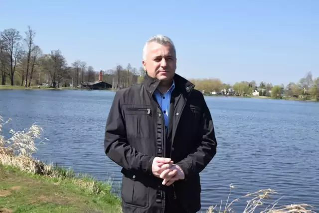 Wój Leszek Kuca wierzy, że zagospodarowanie terenu wokół zalewu przyciągnie turystów i pobudzi lokalną przedsiębiorczość.