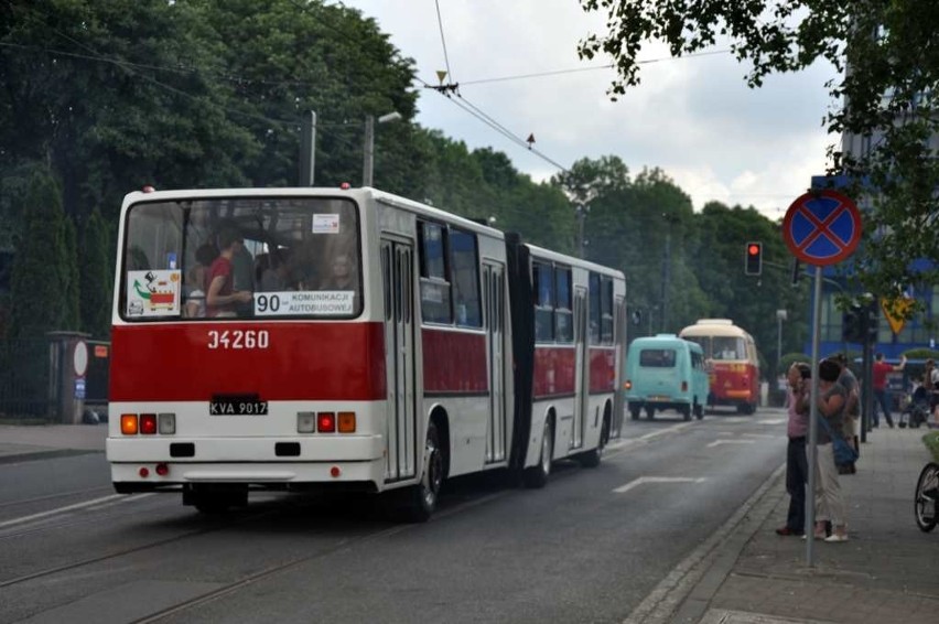 Zabytkowe autobusy paradowały ulicami Krakowa [ZDJĘCIA, WIDEO]