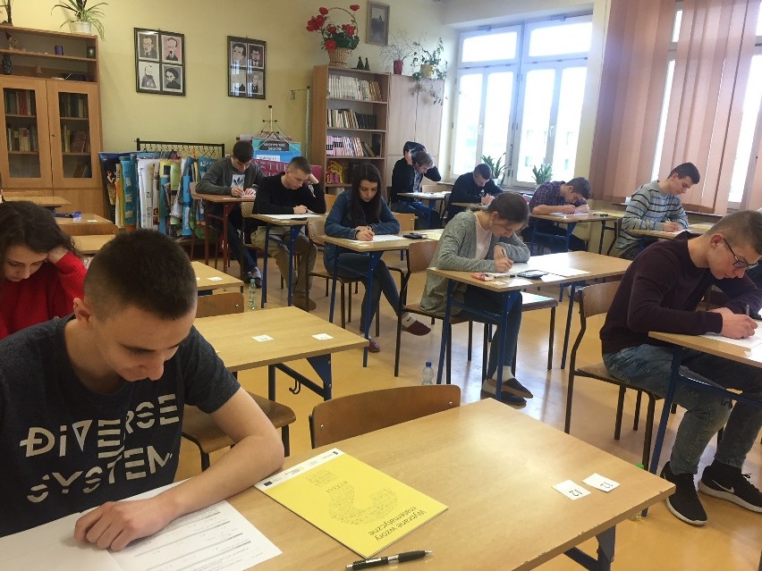 Matura próbna 2018 z matematyki w Zespole Szkół Ponadgimnazjalnych numer 1 w Jędrzejowie 