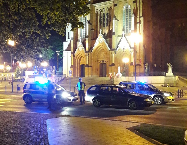 W czwartek (3 maja) około godz. 21.30 doszło do zdarzenia drogowego przy ul. Legionowej w rejonie białostockiej katedry.