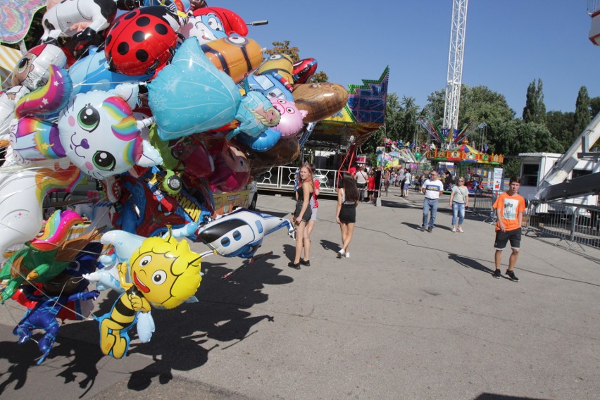 Największy w Polsce diabelski młyn w Sosnowcu! Lunapark w Parku Sieleckim oblegany. Gwarantuje emocje i świetną, rodzinną rozrywkę  